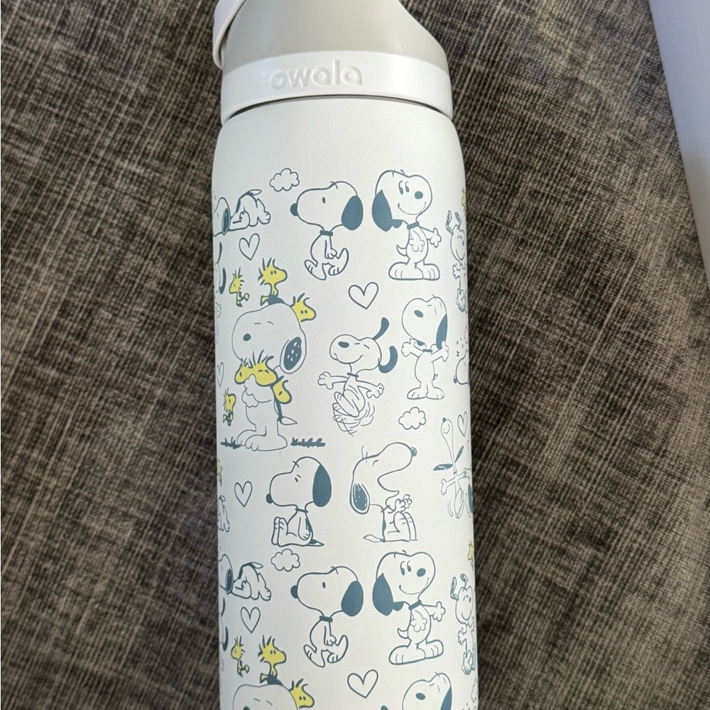 Snoopy owala 32 oz water bottle new